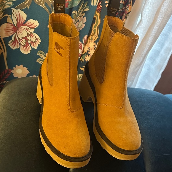 Sorel Yellow Ankle Boots - Picture 5 of 7